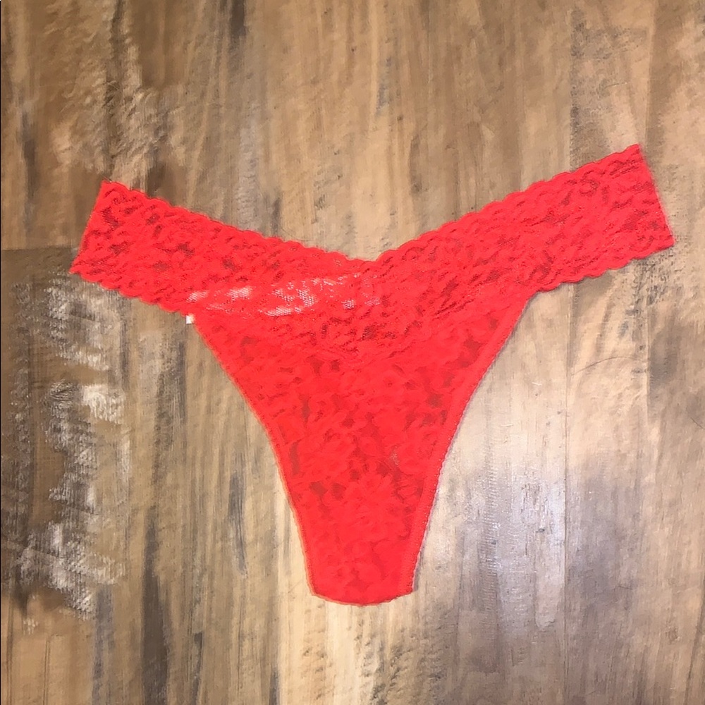 NWOT Hanky Panky Signature Lace thong panties. Original Rise. Red. One size